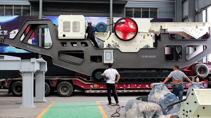 全移動(dòng)破碎機(jī)裝車(chē)發(fā)貨了