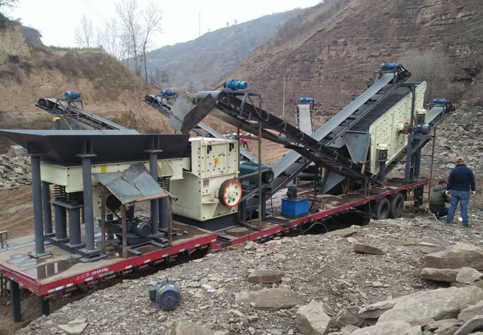 移動三合一方箱錘式破碎機(jī)