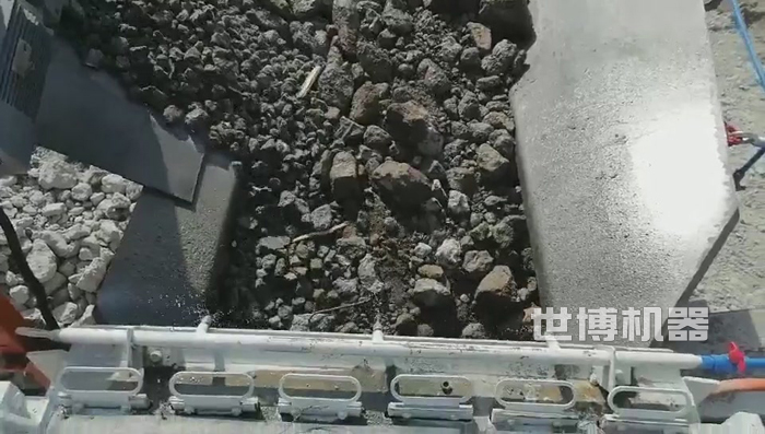 振動(dòng)給料機(jī)噴水裝置