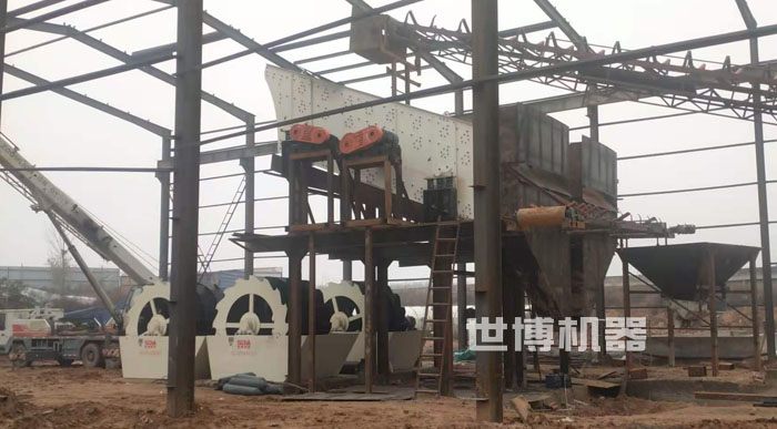 洗砂機(jī)與振動篩安裝現(xiàn)場